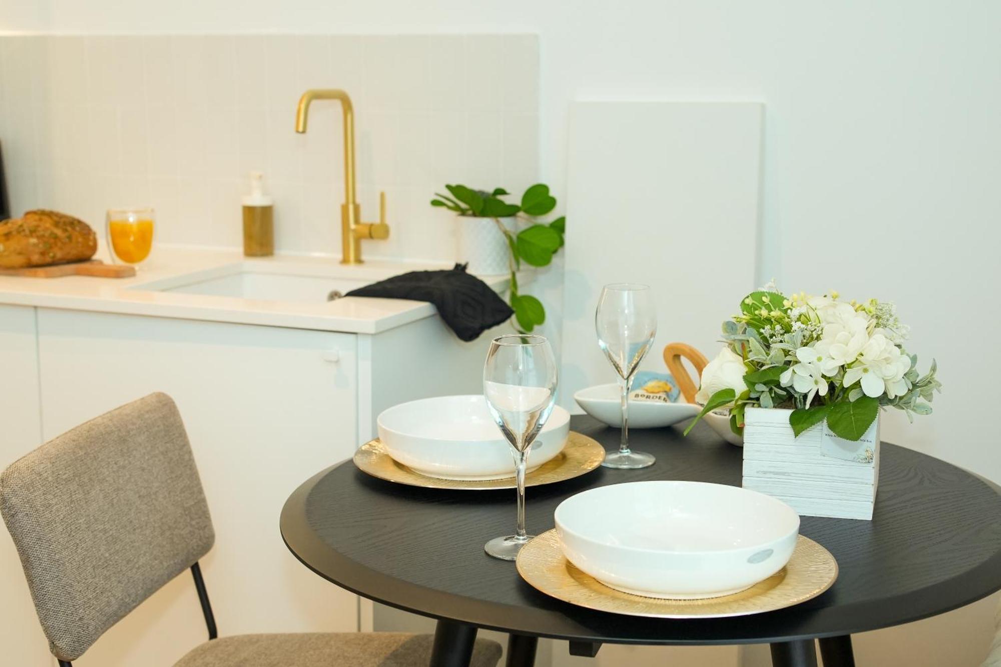 Sunrise 1 Bedroom Apartment In Central AEGON International Esterno foto